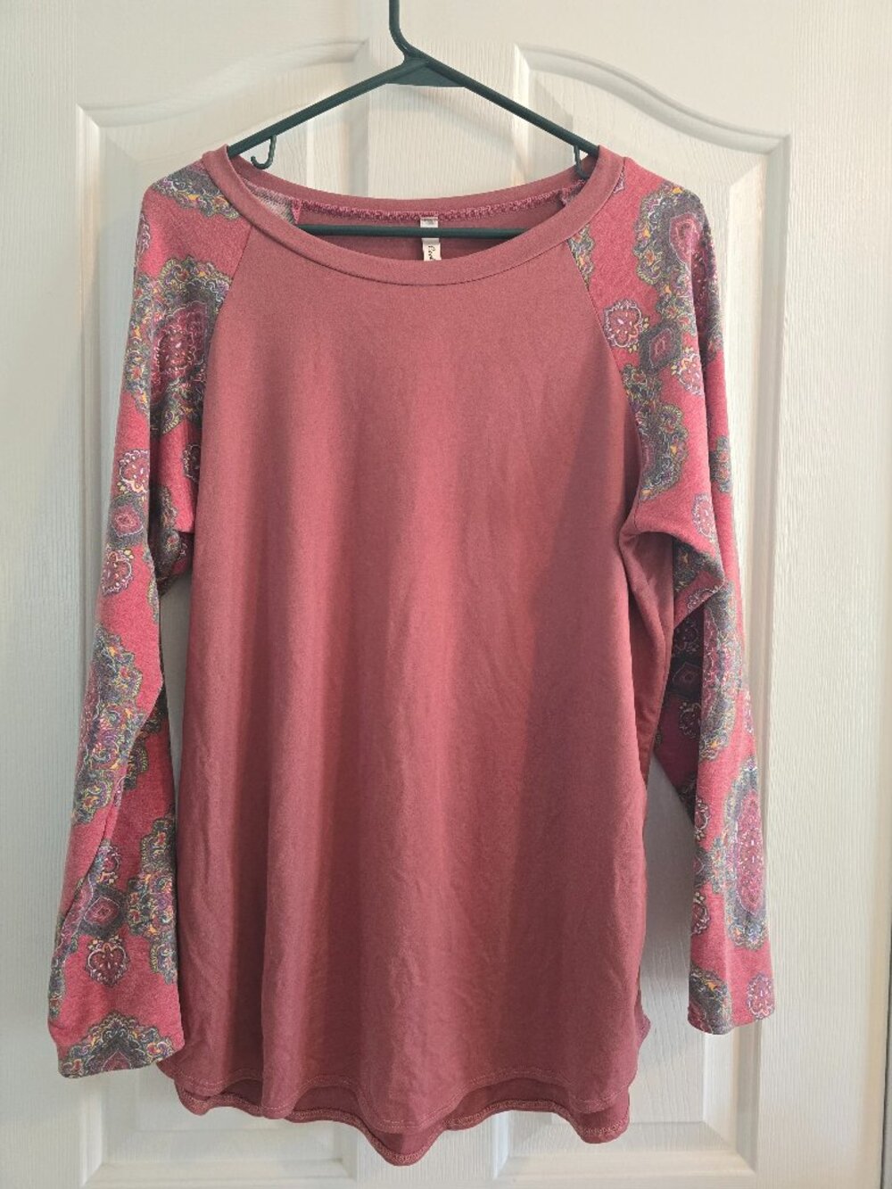 Cool Melon Women's XL Mauve Paisley Raglan Long Sleeve Knit Top